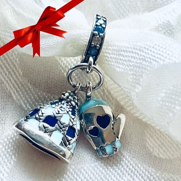 🧣 NWOT Beanie Hat & Mitten Charm ❄️ - Picture 1 of 11